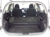 セカンドシートを倒すとさらに広々のラゲッジスペース