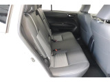 後席シートは分割可倒式。乗せる荷物や乗車人数に合わせて片側ずつ倒すことが出来ます。