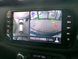 アラウンドビューモニター付きです 上から見たイメージで駐車出来ますので車庫入れの苦手な方も楽に駐車出来ます♪