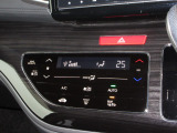 操作部に静電式タッチパネルを採用したフルオート・エアコンディショナー。Honda インターナビ同様、スマートフォン感覚の直感操作を実現しています。