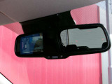 バックモニターの映像を、ルームミラーでも確認できます!!