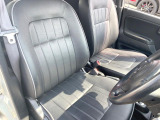 運転席シート廻りは使用感も少なく、良好な状態となっています。前オーナー様が丁寧に使っていたことがよくわかりますね。