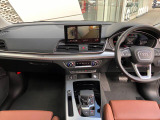 指定工場で車検までご対応可能。6ベイを完備したサービス工場を併設し、快適なAudiライフをサポートします。詳しくは0078-6002-900146中古車スタッフまで