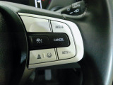 ハンドル右側にはクルーズコントロールのスイッチが装備され運転中の操作も安心して行えます!