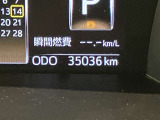 入荷時点での走行距離になります。車両の入れ替え等で若干走行距離が増えてしまう事がございます。ご理解の程お願い申し上げます。