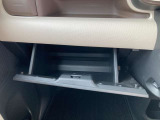 助手席側グローブボックスです。
