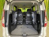 普段のお買い物や通勤、送迎等に十分な荷室スペースを確保しております。セカンドシートを倒すと、大きな荷物の積載も可能です♪