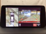 狭い場所での駐車やすれ違いなどでより的確な運転操作に役立つ360&deg;ビューモニターが装備されています。