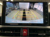 バックモニターで、後方を確認しながら安心して駐車することができます。※カメラが映し出す範囲は限られています。必ず車両周辺の安全を直接確認してください。