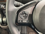 ステアリングにオーディオ操作スイッチが付いています。オーディオ画面に直接タッチしなくても操作が出来ますので、運転に集中できます。