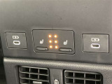 運転席、助手席、リアシートにもシートヒーターが付いています。最近の冬場は例年よりも寒くなっています。。。シートヒーターがあるとないとじゃ大違い!ぜひお試しあれ!