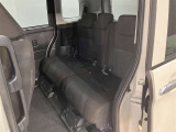 広々とした後部座席です♪気になるキズや汚れなどなく良好な状態です。