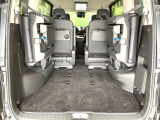 後席を格納すると、これだけの広さが!シーンに合わせたシートアレンジで、大きな荷物も積むことが出来ます♪
