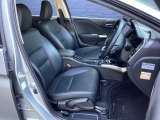 フロントシートです!!セパレートシートなのでお尻をしっかりホールド!!スポーティな運転にも最適です!!