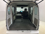 セカンドシ-トを倒して、助手席を畳めば、長い荷物を積むことも出来ます。