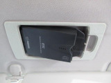 ETC車載機は専用ボックスにてバイザー裏に隠れて装着されております。トップシーリング(天井)の状態もご覧ください。きれいな状態となっております。