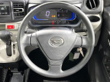 ステアリングも使用感が少なく、きれいな状態となっております♪