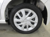 タイヤはスチールホイールで純正のホイールカバーを装着!
