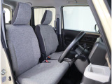 シート位置が高く広くて使いやすい室内空間です。ガラスが大きいので開放感があり、視界が良いので運転しやすいです♪