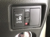 【パワースライドドア】助手席側がパワースライドドアになっており、運転席のスイッチやスマートキーでも開閉が可能です!開口部も広いので乗り降りも楽々♪