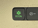 【ECONモード(イーコン)】クルマの動きを管理するシステムです。燃費を優先に自動制御されるもので、低燃費走行を自然にできるようになります。