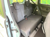 後部座席も気になるようなキズ・汚れやへたり等、大きなダメージはなく、良好な状態です。