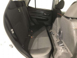 【後部座席】も当然、綺麗・清潔に仕上げております。内装の綺麗なお車は気持ちが良いですし、コンディションのいい車が多いです。これもオススメの1台です。