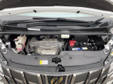エンジンルームの画像です。店舗にて現車の確認もいただけますので、お電話で在庫のご確認の上是非ご来店くださいませ!!!ワクワクするクルマ選びをご提案します!
