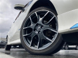 【純正17インチアルミホイール】専用のアルミなので、お車のイメージにぴったり!!社外のアルミやスタッドレスタイヤも取り扱いございます!!ドレスアップもカスタマイズもお任せください!!