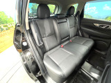 後部座席も気になるようなキズ・汚れやへたり等、大きなダメージはなく、良好な状態です。