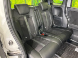 後部座席も気になるようなキズ・汚れやへたり等、大きなダメージはなく、良好な状態です。
