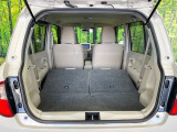 普段のお買い物や通勤、送迎等に十分な荷室スペースを確保しております。セカンドシートを倒すと、大きな荷物の積載も可能です♪