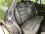 後部座席も気になるようなキズ・汚れやへたり等、大きなダメージはなく、良好な状態です。