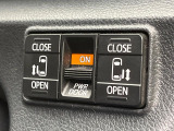 【両側パワースライドドア】スマートキーや運転席のスイッチで後席両側スライドドアの開閉が可能♪電動だから力を入れてドアを開ける必要が無く、小さなお子様でも簡単に開け閉めでき快適です♪