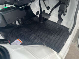 フロアマットも綺麗にクリーニングして納車しております!