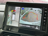 大画面9インチナビでクルマを上空から見下ろしているかのように、状況を把握できます。ハンドルを回転させると、車の動きが確認できたり、センサーの反応する位置が見えたりするのもとても便利ですね!!