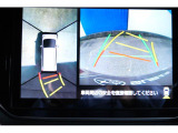 バックギアに入れるとバックカメラの映像がナビに映ります。障害物までの距離もわかりやすいです。