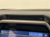 CD/DVDスロットは、ディスプレイモニターの上にあります!