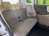後部座席も気になるようなキズ・汚れやへたり等、大きなダメージはなく、良好な状態です。