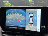【パノラミックビューモニター】専用のカメラにより、上から見下ろしたような視点で360度クルマの周囲を確認することができます☆死角部分も確認しやすく、狭い場所での切り返しや駐車もスムーズに行えます。