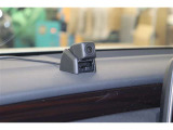 車内撮影用ドラレコも搭載。万が一の場合、自分が安全確認をきちんとしていたことや、例えばスマホなどを操作せず法令順守していたこと等が記録できます。したがって、自分の無実を証明するのに大いに役立ちます。