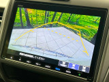 【バックカメラ】駐車時に後方がリアルタイム映像で確認できます。大型商業施設や立体駐車場での駐車時や、夜間のバック時に大活躍!運転スキルに関わらず、今や必須となった装備のひとつです!