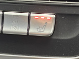 ●フロントシートヒーティング:運転席・助手席共に三段階で調節が可能なシートヒーターを装備しております。季節を問わず快適にご使用いただけます。