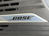 【BOSEサウンドシステム】メーカーオプションの高品位サウンドシステムを搭載。専用のチューニングが施された大小様々なスピーカーから良質なサウンドが奏でられ、臨場感あふれる音響空間を演出します。