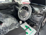 運転席はこちらです。プライベートな車内なのでリラックスできる空間を。