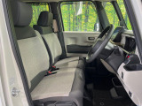 運転席シート廻りは使用感も少なく、良好な状態となっています。前オーナー様が丁寧に使っていたことがよくわかりますね。