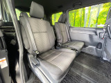 後部座席も気になるようなキズ・汚れやへたり等、大きなダメージはなく、良好な状態です。