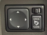 【電動格納ミラー】サイドミラーは電動格納式となっており、狭い駐車場でもキズがつくリスクを抑えられます。