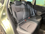 後部座席も気になるようなキズ・汚れやへたり等、大きなダメージはなく、良好な状態です。