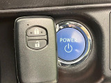 【スマートキー】カバンやポケットに入れたままでもドアの施錠・解錠が可能なスマートキーを装備。エンジンのオン・オフ時もカギを取り出す必要が無いからとっても便利です♪